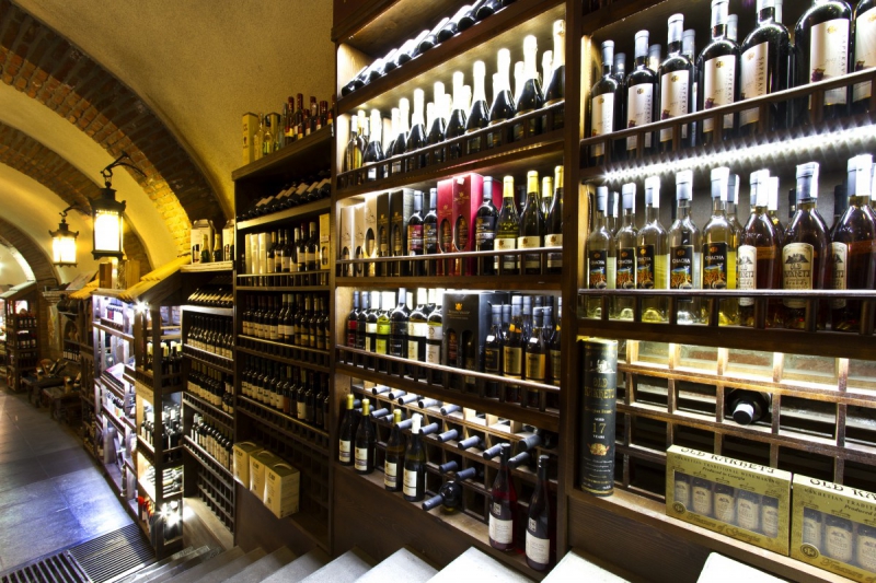 boutique-CANTARON-min_world_street_travel_shop_canon_georgia_wine_bottles-429767